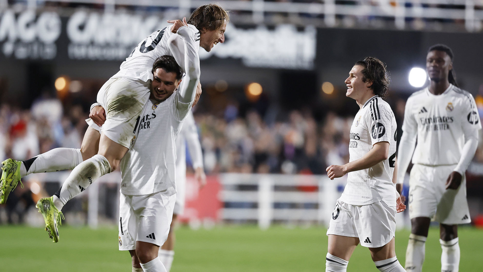 扎根球队发 扎根球队发